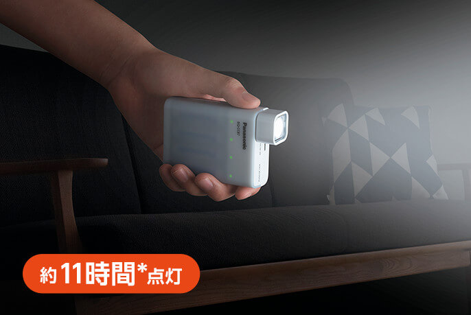 BQ-CC87LのLEDライトアタッチメントを装着して点灯している様子 約11時間の明るい照射が可能