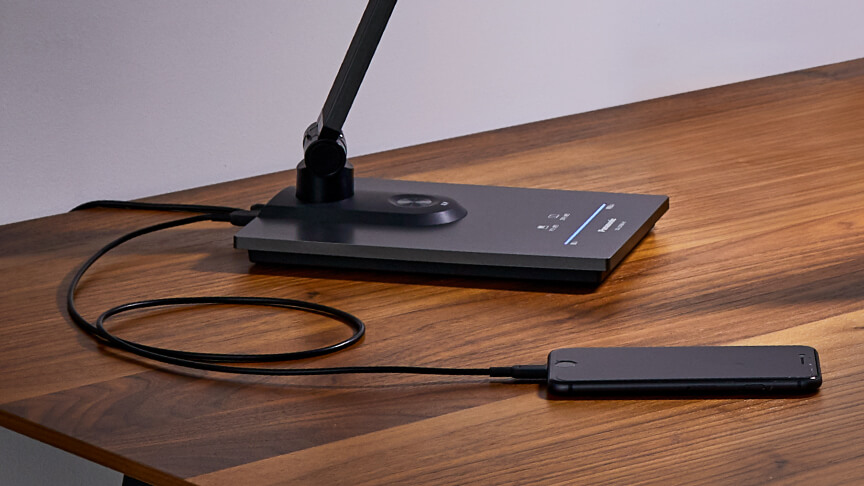 SQ-LD560 USB端子 スマートフォン充電対応 デスクライト